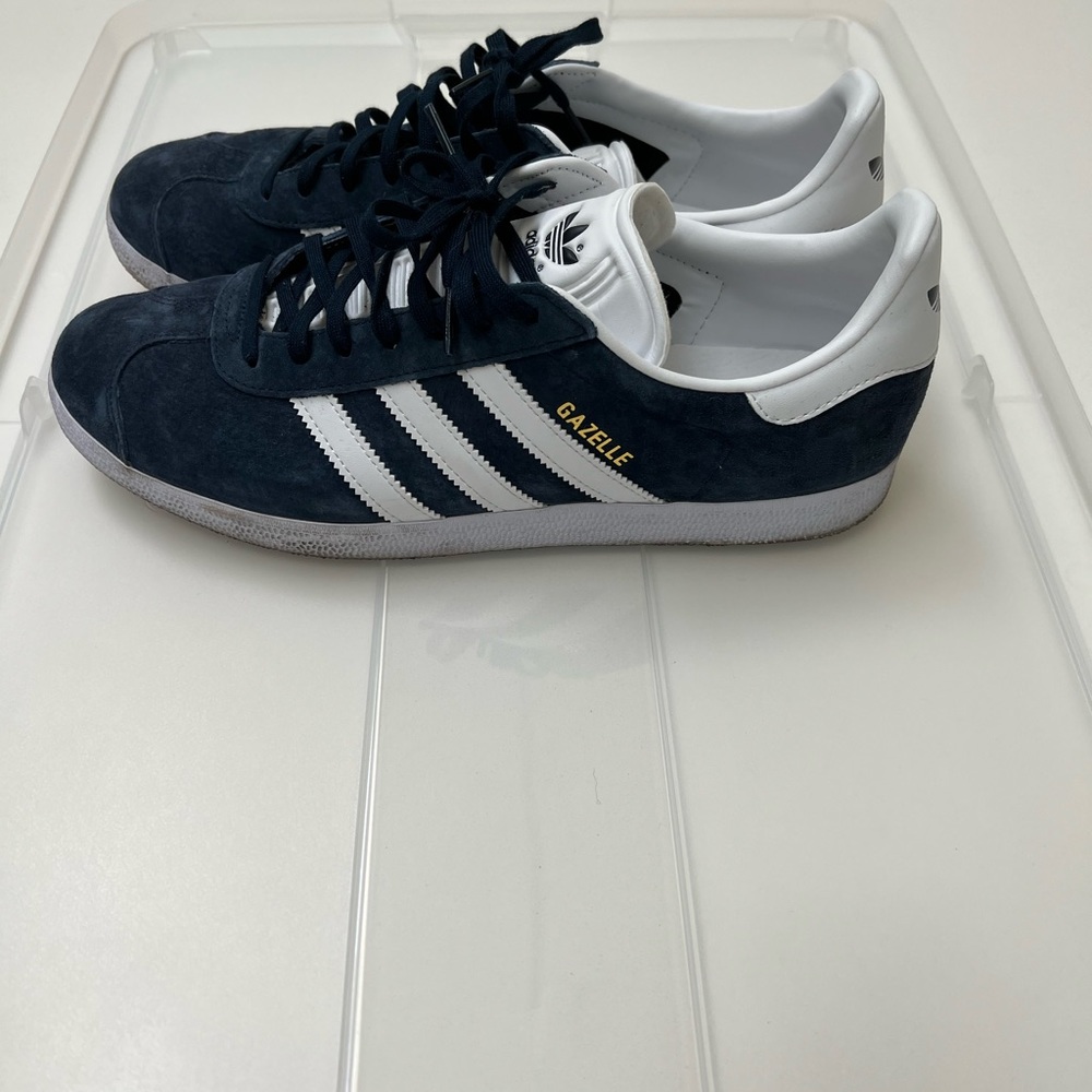 Navy adidas gazelle 10.5